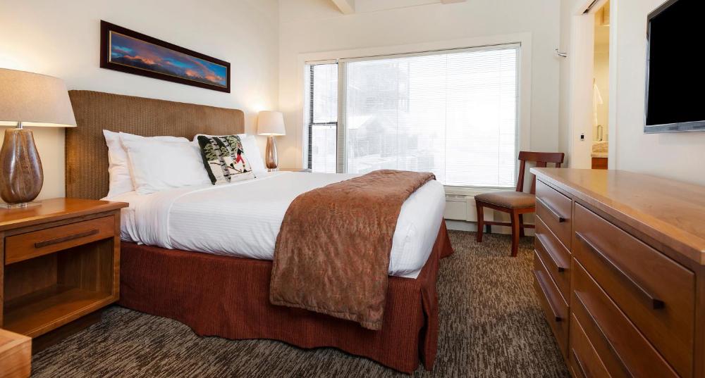 Queen Room interior