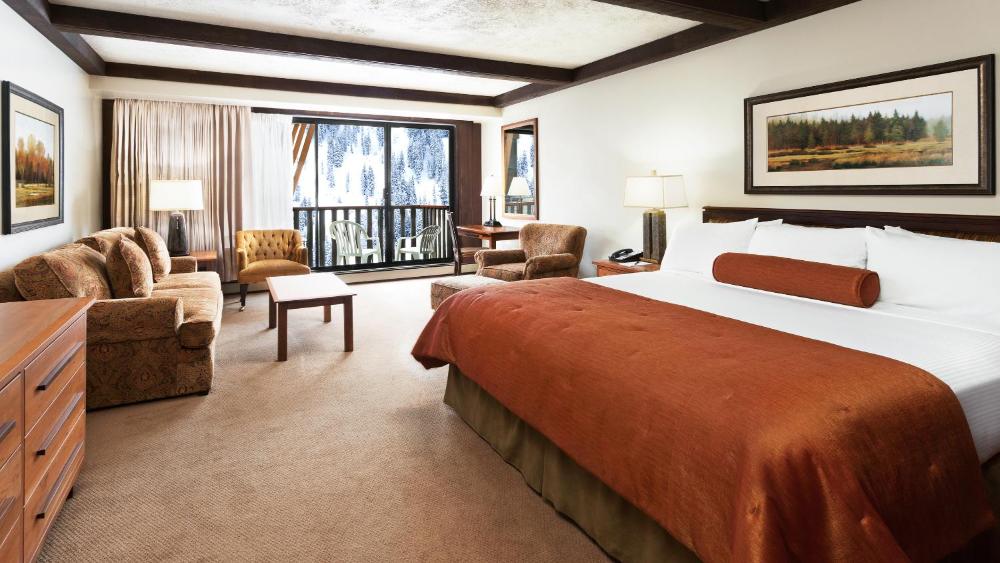 Deluxe Double Room with Balcony interior