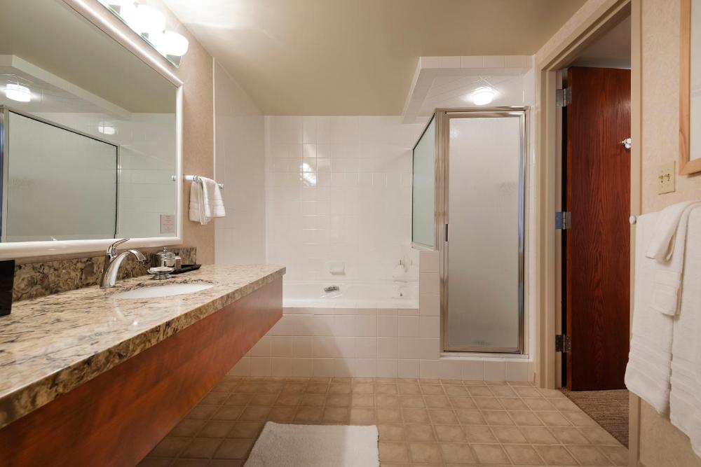 Superior King Room interior